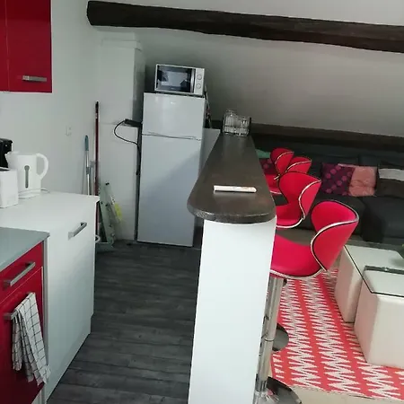 Small Budget * Romilly-sur-Seine