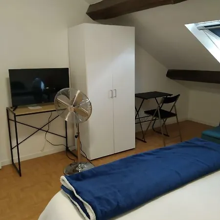 Small Budget * Romilly-sur-Seine